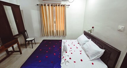 Moon Light Tourist Home Room Type - Double Room AC