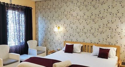 Sunrise Homestay & Lodge Room Type - Deluxe Room With AC