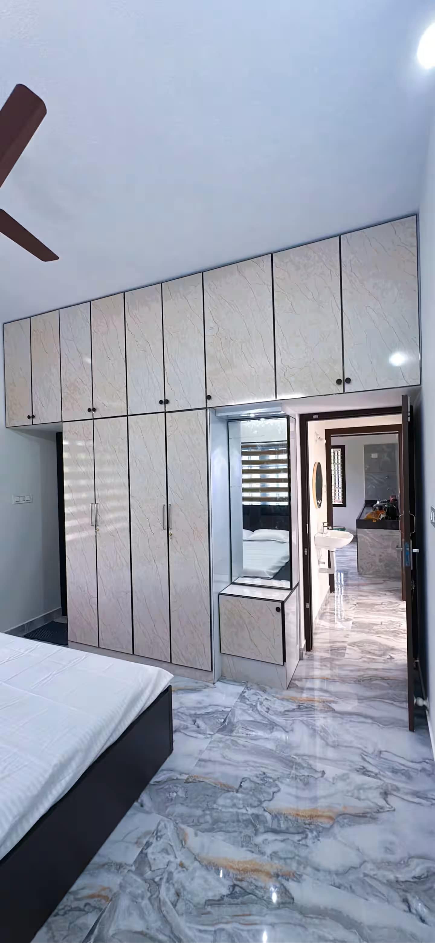 Avinashi - Tap to explore photos