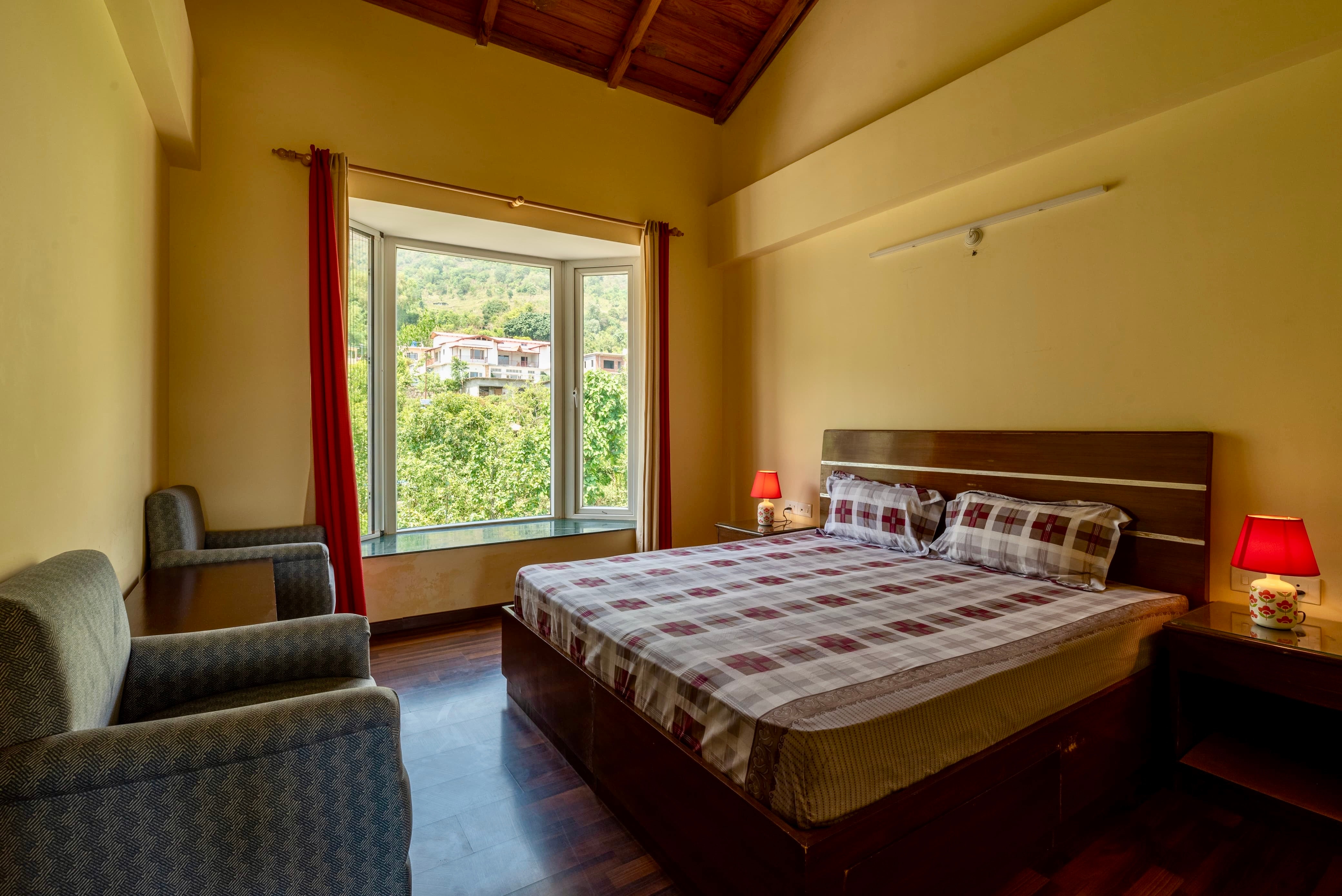 Fern   2BHK Apartment Near Lake w Scenic Views - Tap to explore photos