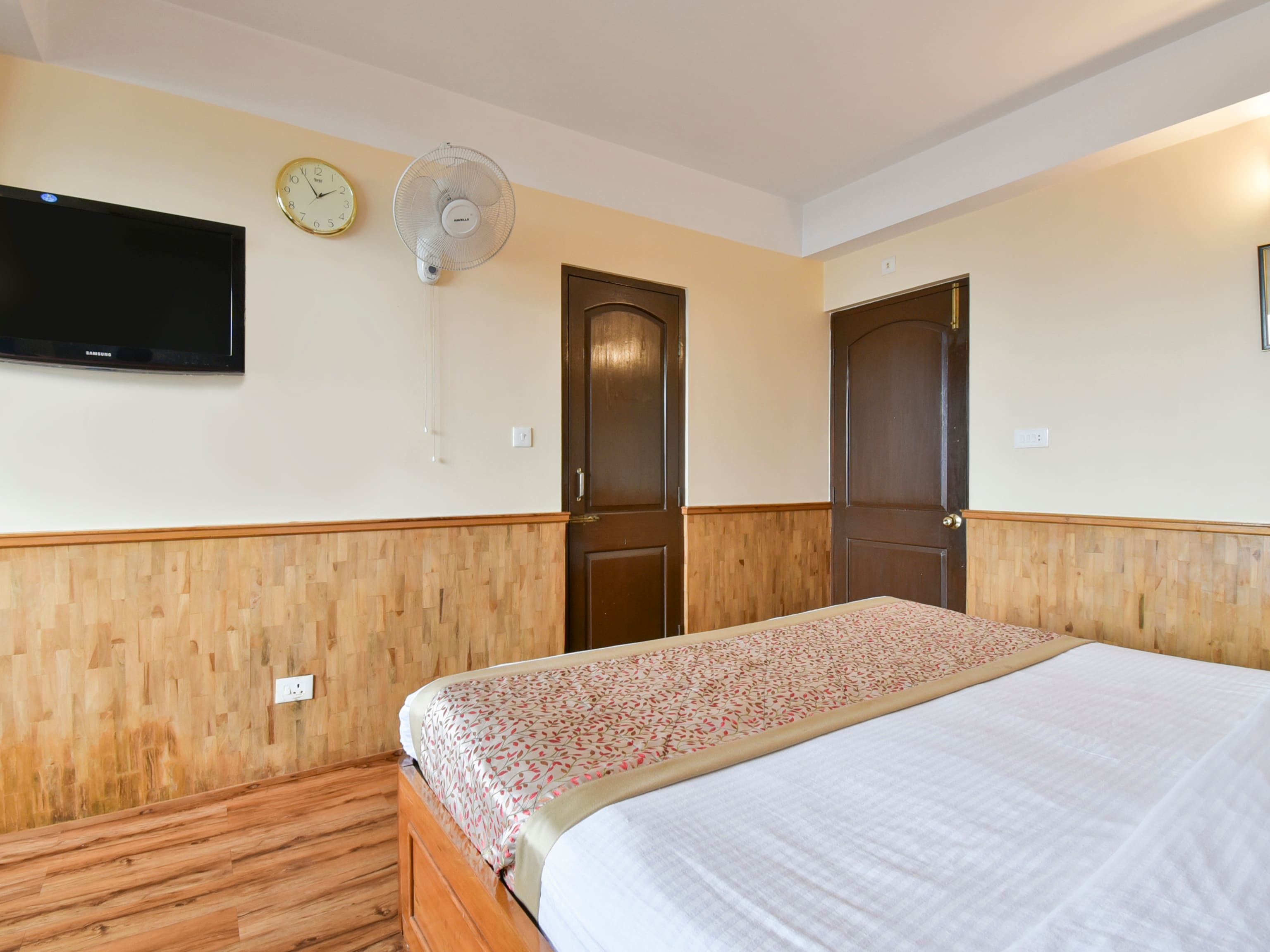 Jain Group Royal Residency (2 min walk to mg marg) - Tap to explore photos