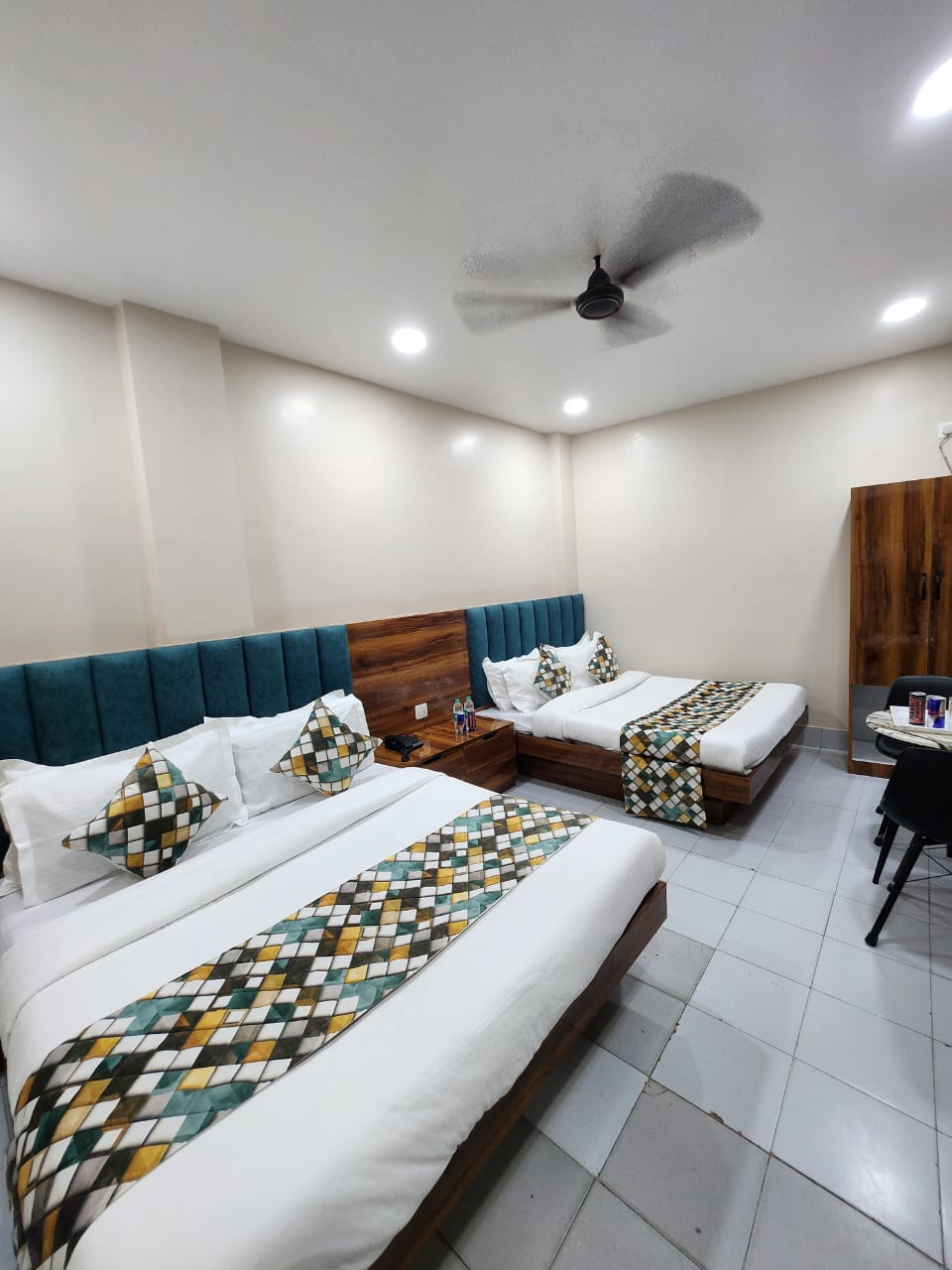 Hotel Neelam Palace Near New Delhi Station & Connaught Place - Tap to explore photos