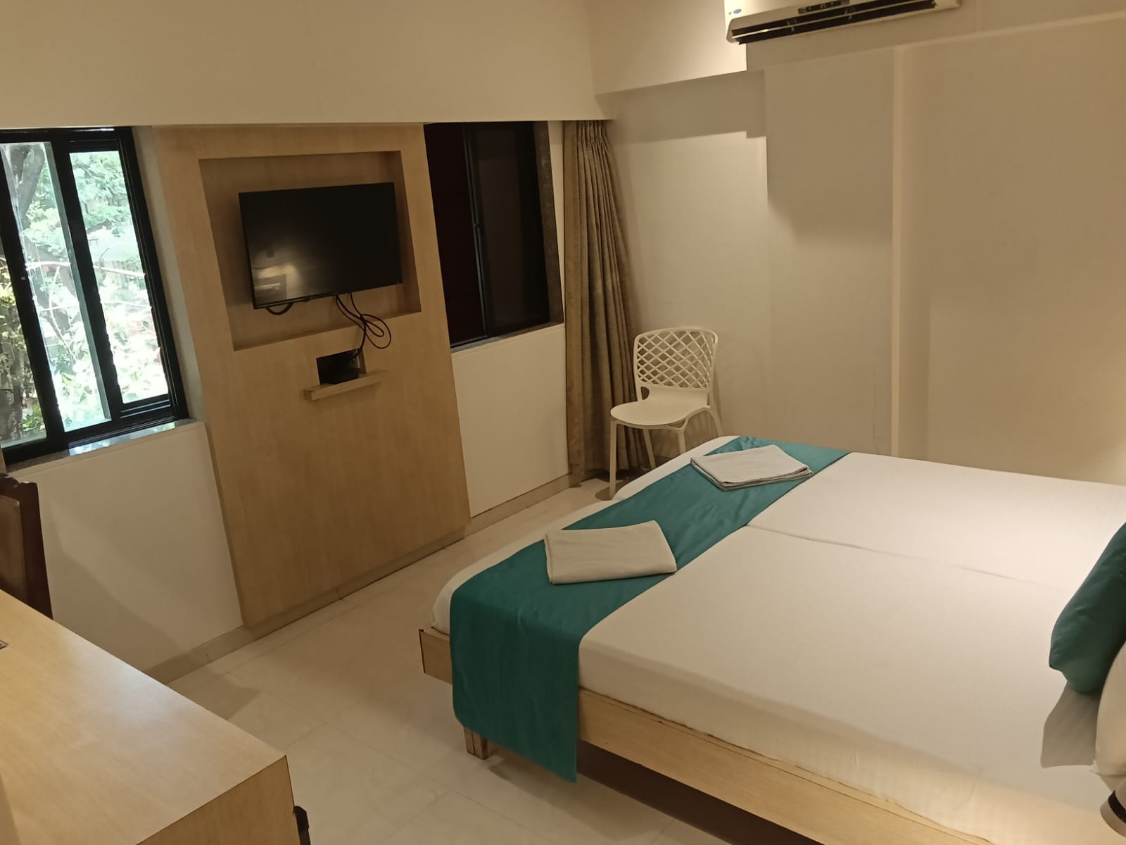 Hotel Karan Palace - Tap to explore photos