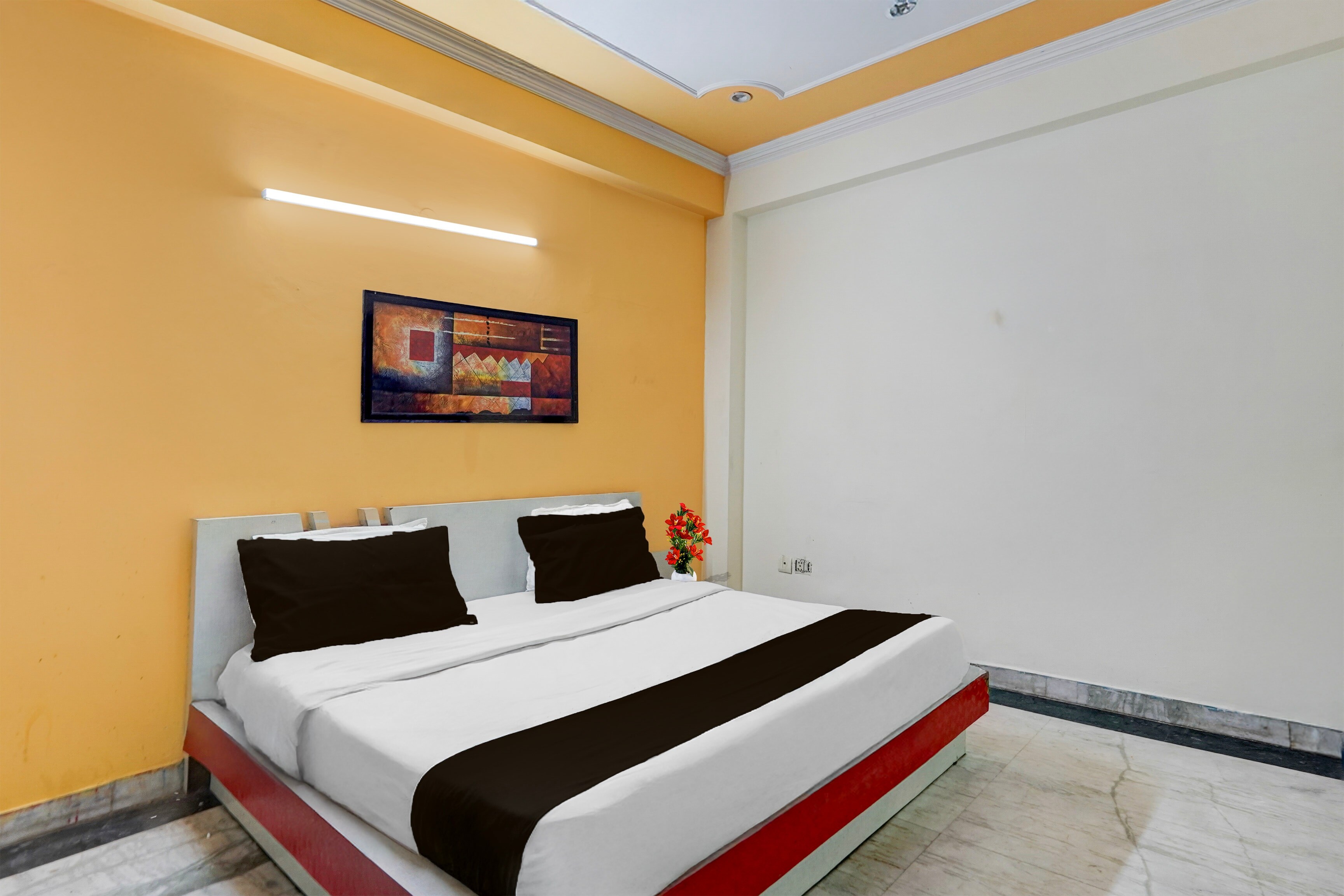 Hotel O by OYO TAVIRA INN Sector 34 Metro Station - Tap to explore photos