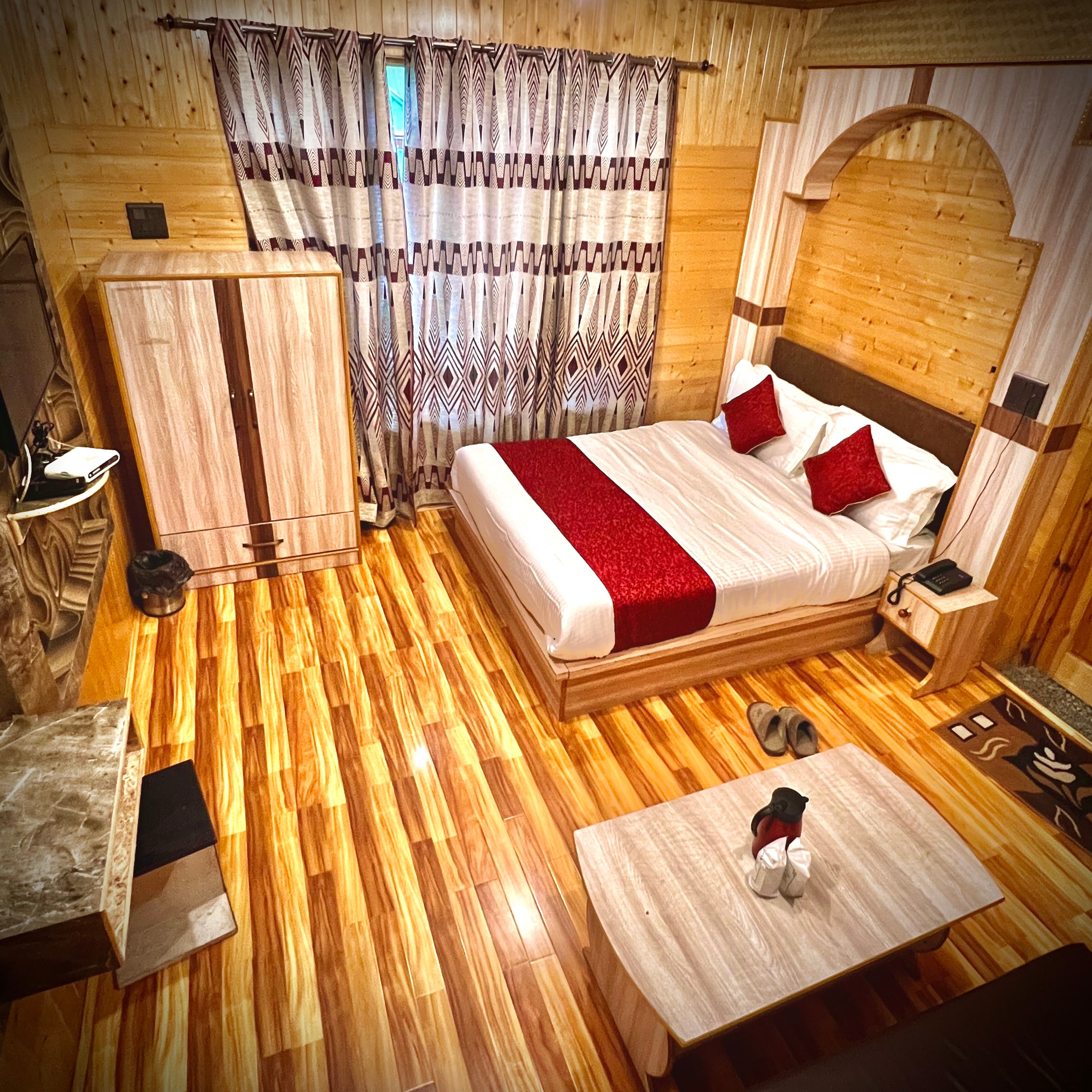 Hotel Gulmarg House - Tap to explore photos