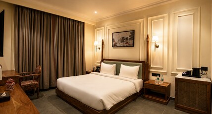 Akhyana Hotel Near Unitech Cyber Park Room Type - Deluxe Room