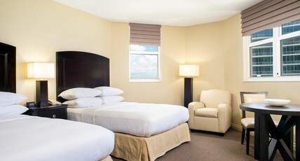 DoubleTree by Hilton Ocean Point Resort - North Miami Beach Room Type - 2 DBL PARTIAL OCEAN VW NS