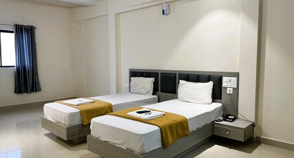 Whitestone Premier Inn Room Type - Deluxe Double AC