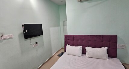 Hotel Comfort Vesu Room Type - Deluxe Room