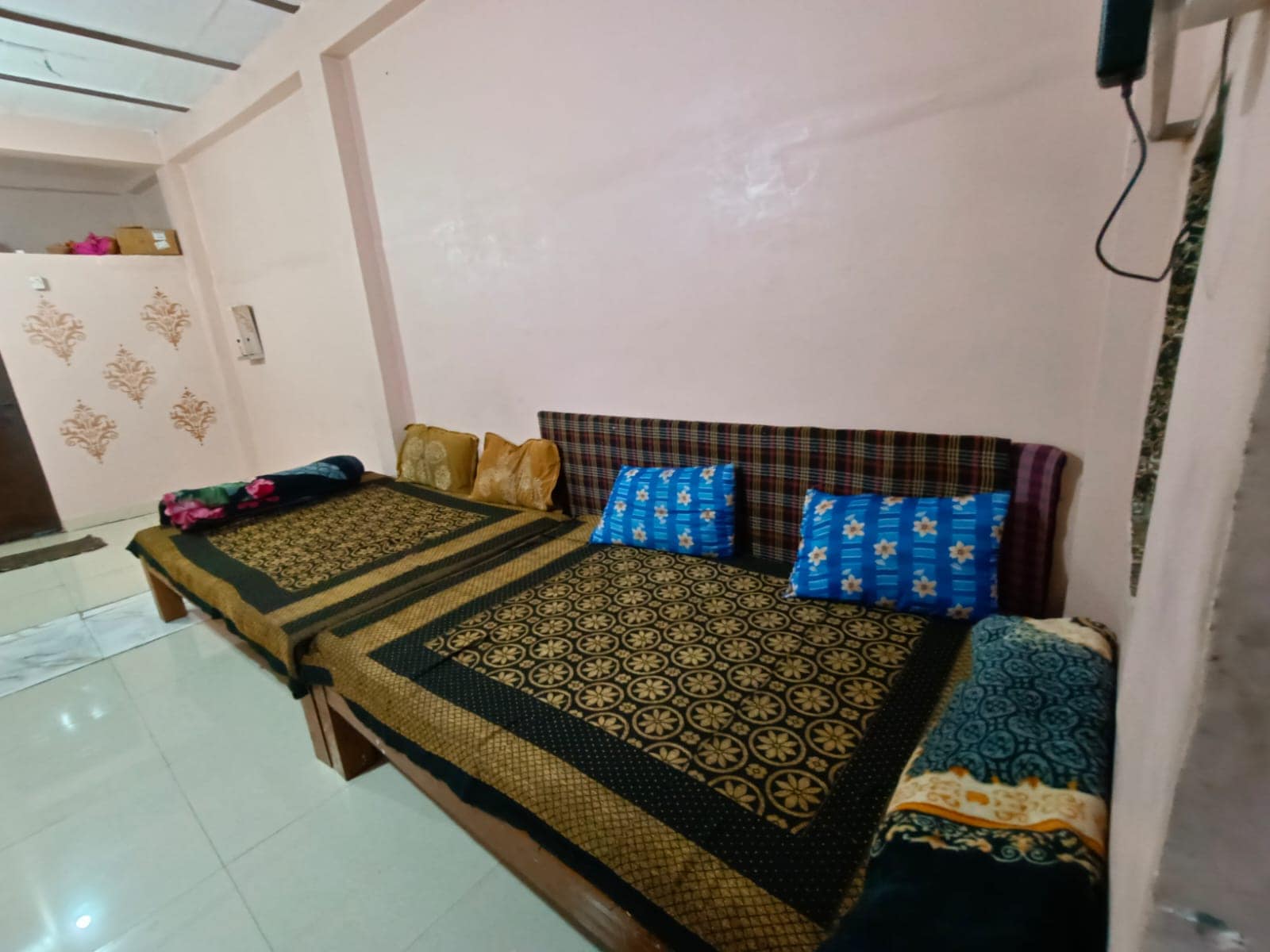 Shri Kishan Jaiswal Guest House - Tap to explore photos