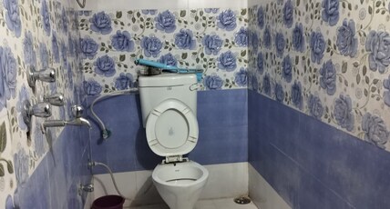Shree Ganga Guest House Room Type - Bedroom 401