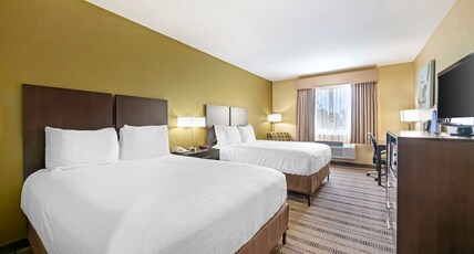 BEST WESTERN EDGEWATER INN Room Type - Accessible - 2 Queen, Mobility Accessible, Communication Assistance, Bathtub, Non-Smoking, Full Brea BEST WESTERN EDGEWATER INN Room Type - Accessible - 2 Queen, Mobility Accessible, Communication Assistance, Bathtub, Non-Smoking, Full Brea