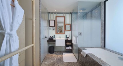 Hilton Dalian Golden Pebble Beach Resort Room Type - KING DELUXE ROOM W BALCONY