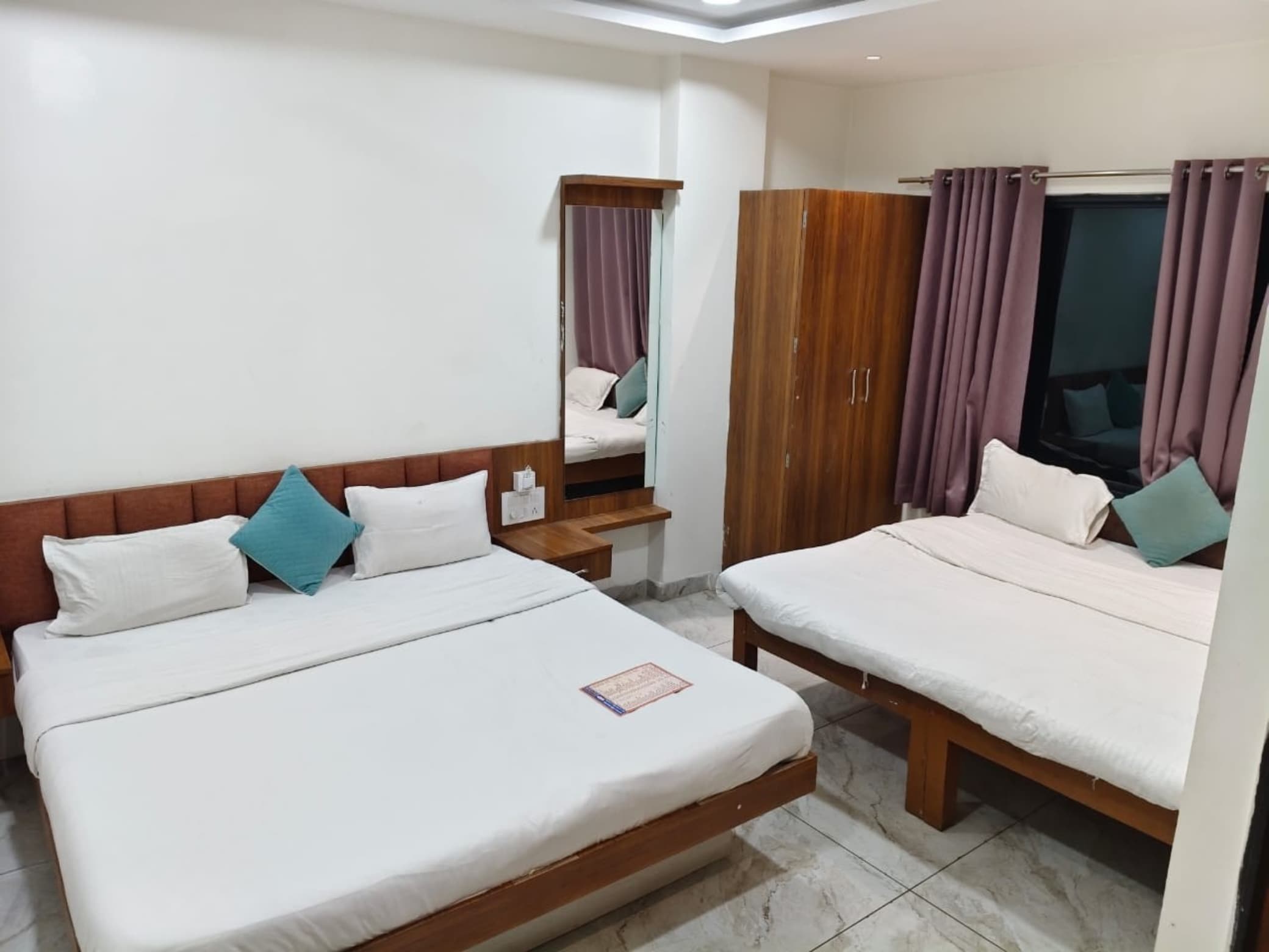 Hotel Shree Nakoda Paradise - Tap to explore photos