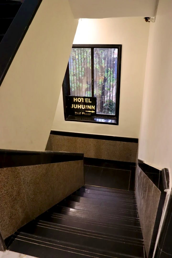 HOTEL JUHU INNN - Tap to explore photos