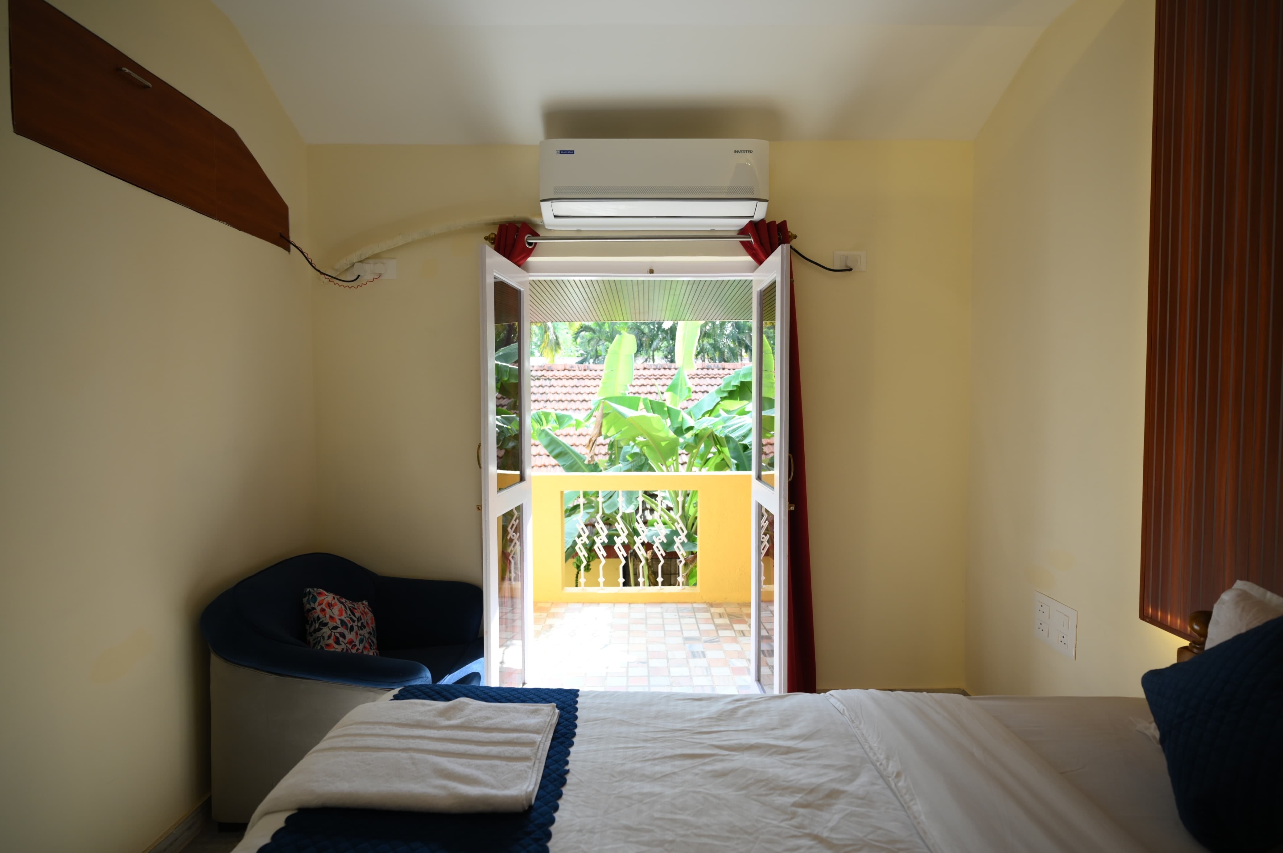 Sky s Luxe 2 BHK Cozy apartment Benaulim Beach - Tap to explore photos