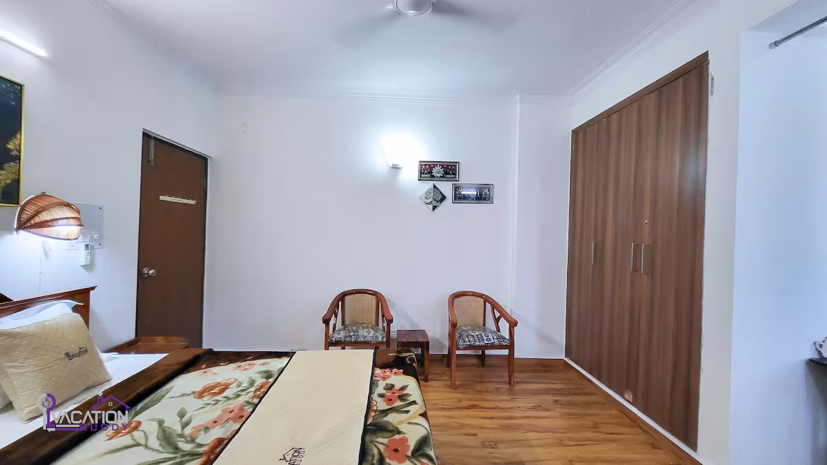 VacationBuddy Cat's Den 3BHK Penthouse Vasant Kunj - Tap to explore photos