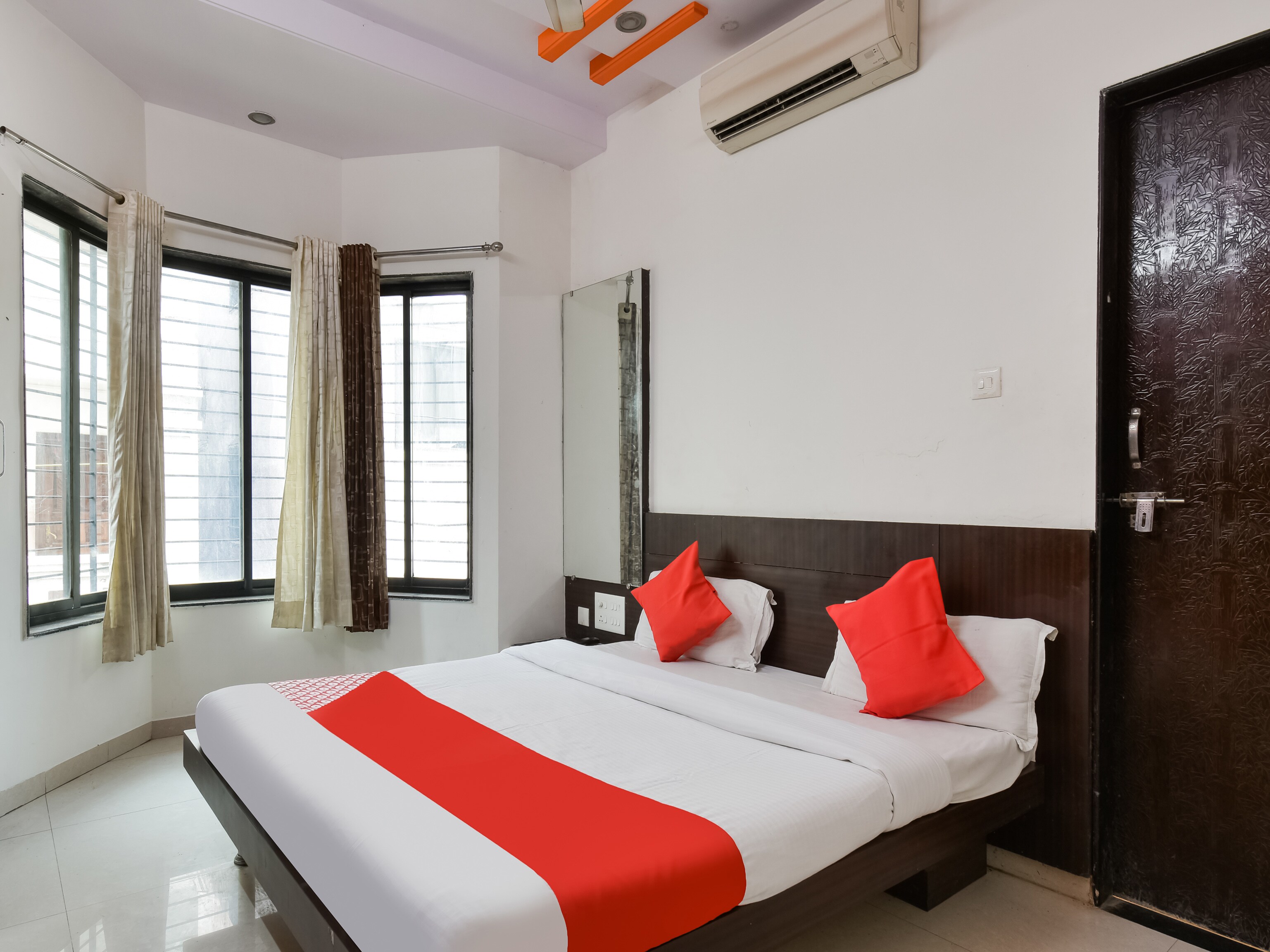 Hotel O by OYO Sai Suman Palace - Tap to explore photos