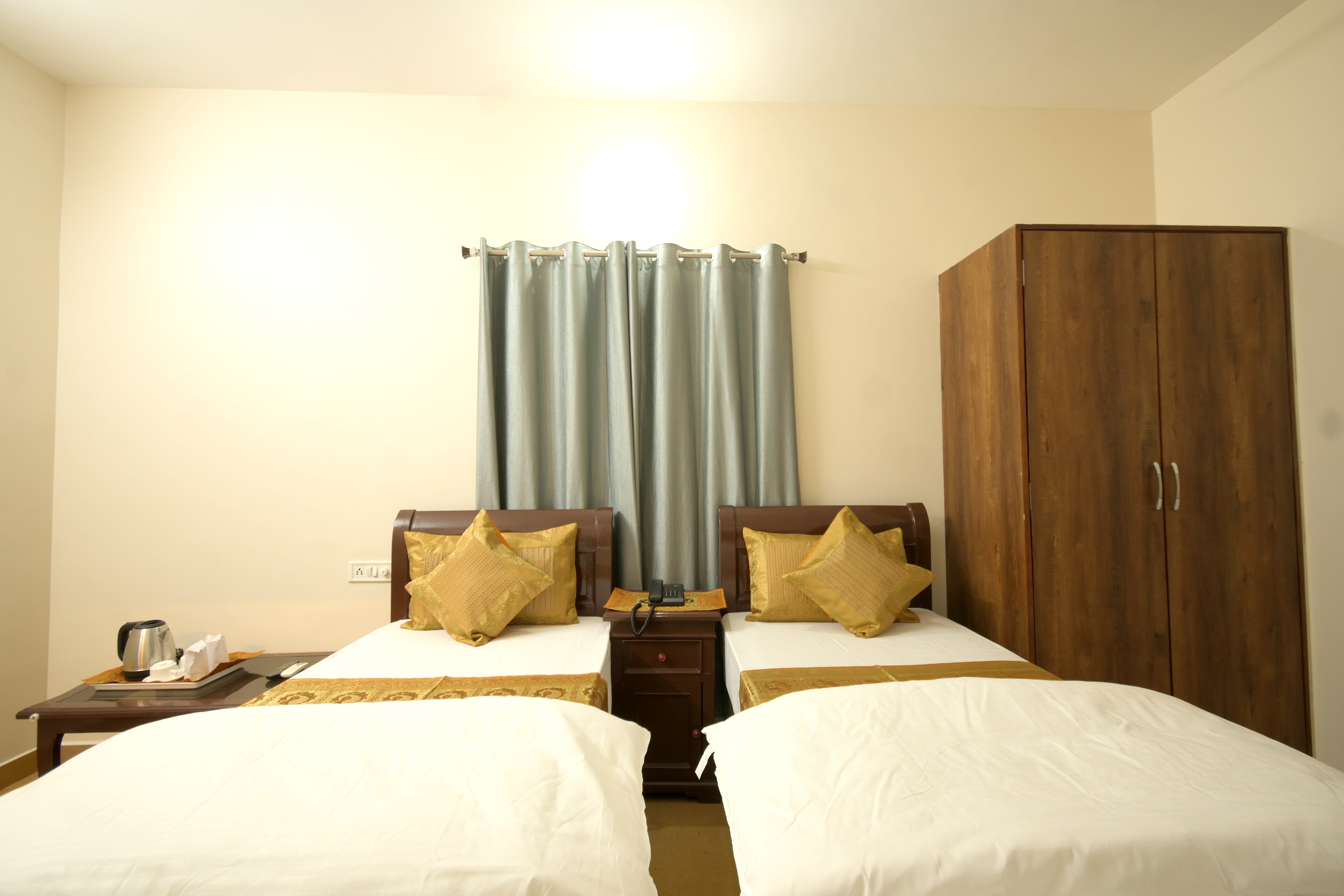 Hotel Sanjay Villas - Tap to explore photos