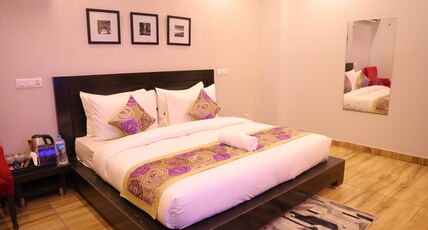 Hotel Pearl Pavallion Gurgaon Room Type - Deluxe Room With Free WiFi