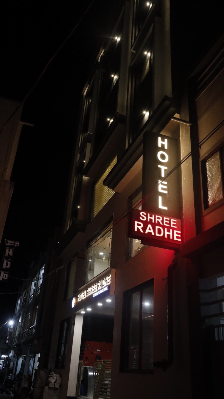 White Panda Hotels SHREE RADHE DWARKA - Tap to explore photos
