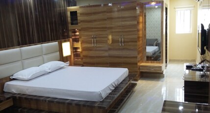 HOTEL CRYSTAL INTERNATIONAL Room Type - Deluxe Premium Room