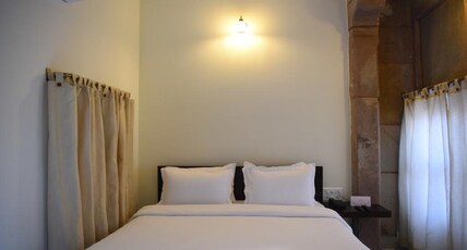 Baijoo Niwas Room Type - Deluxe King Room