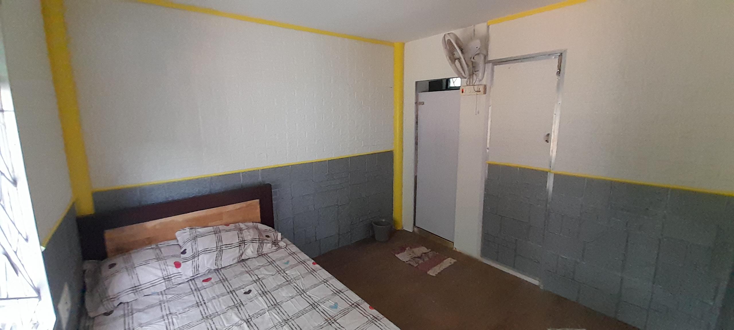 Tiny cot - Tap to explore photos