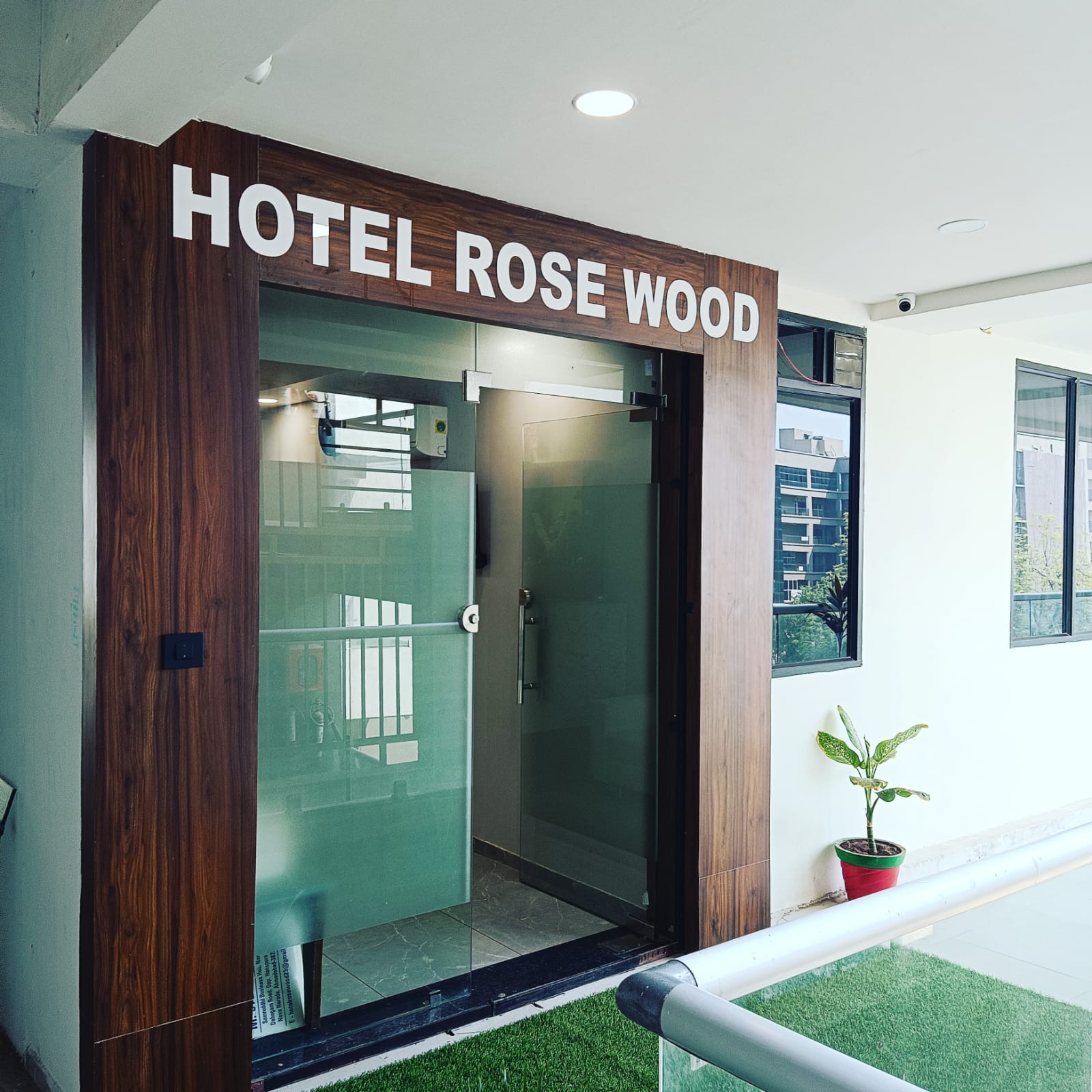 Hotel Rosewood,Ahmedabad - Tap to explore photos