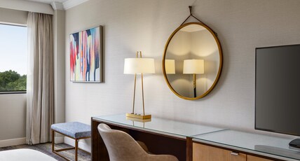 Crowne Plaza Edison, an IHG Hotel Room Type - 1 King Premium
