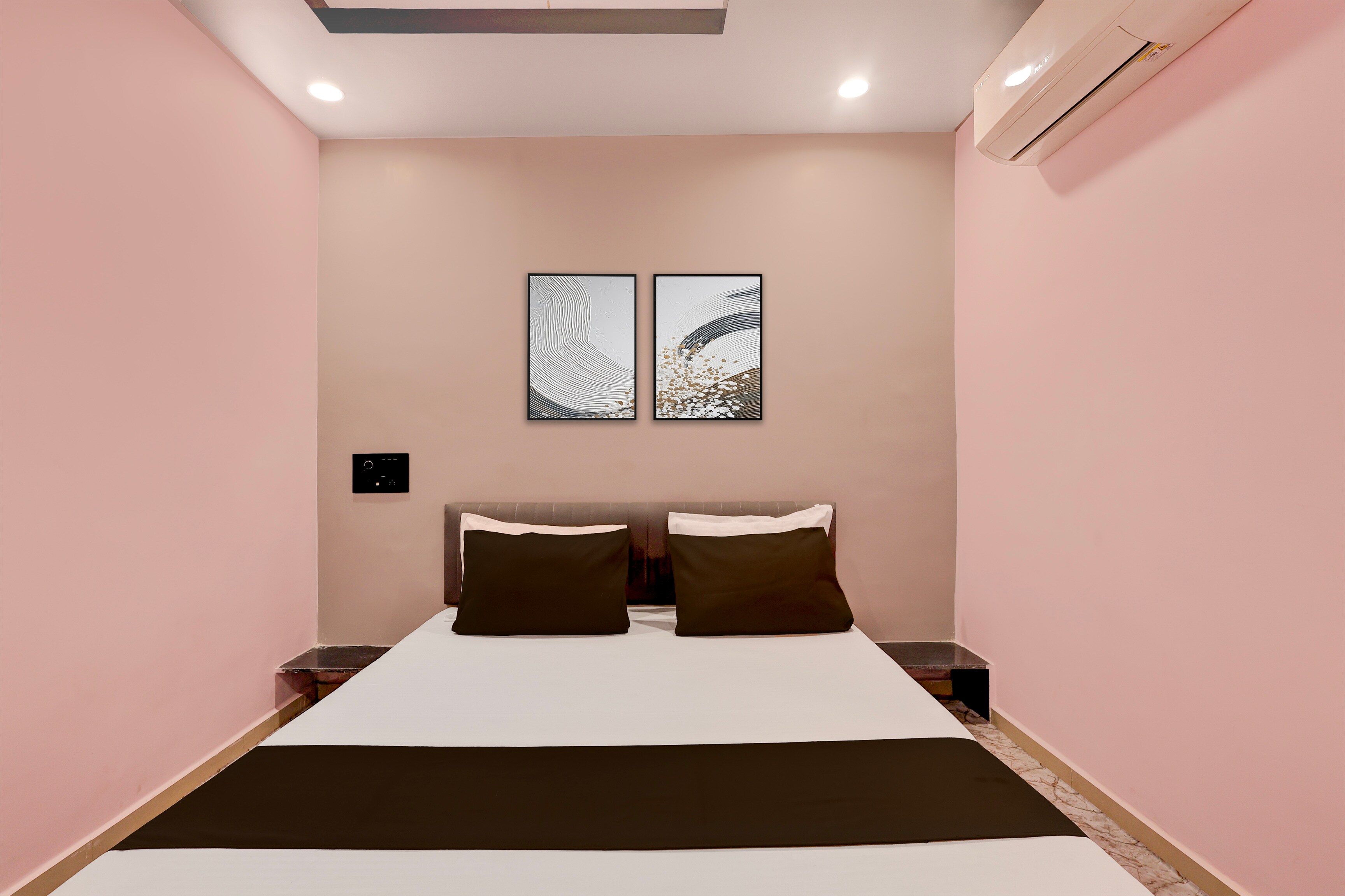 SPOT ON SBL HOTEL ROOMS - Tap to explore photos