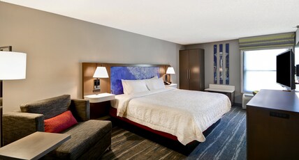 Hampton Inn by Hilton Seattle/Southcenter Room Type - 1 KING BED NONSMOKING
