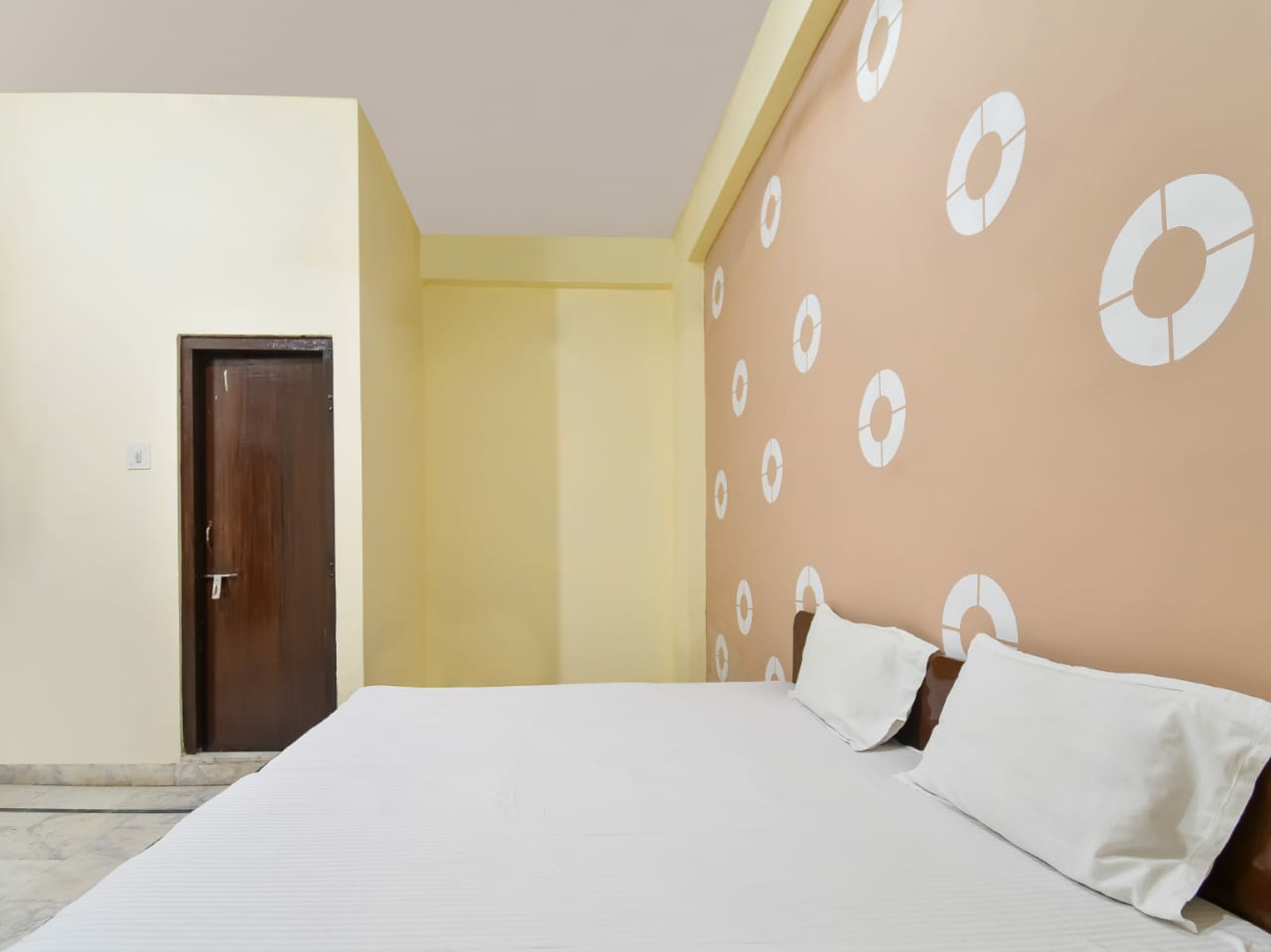 Hotel Satnam Palace - Tap to explore photos