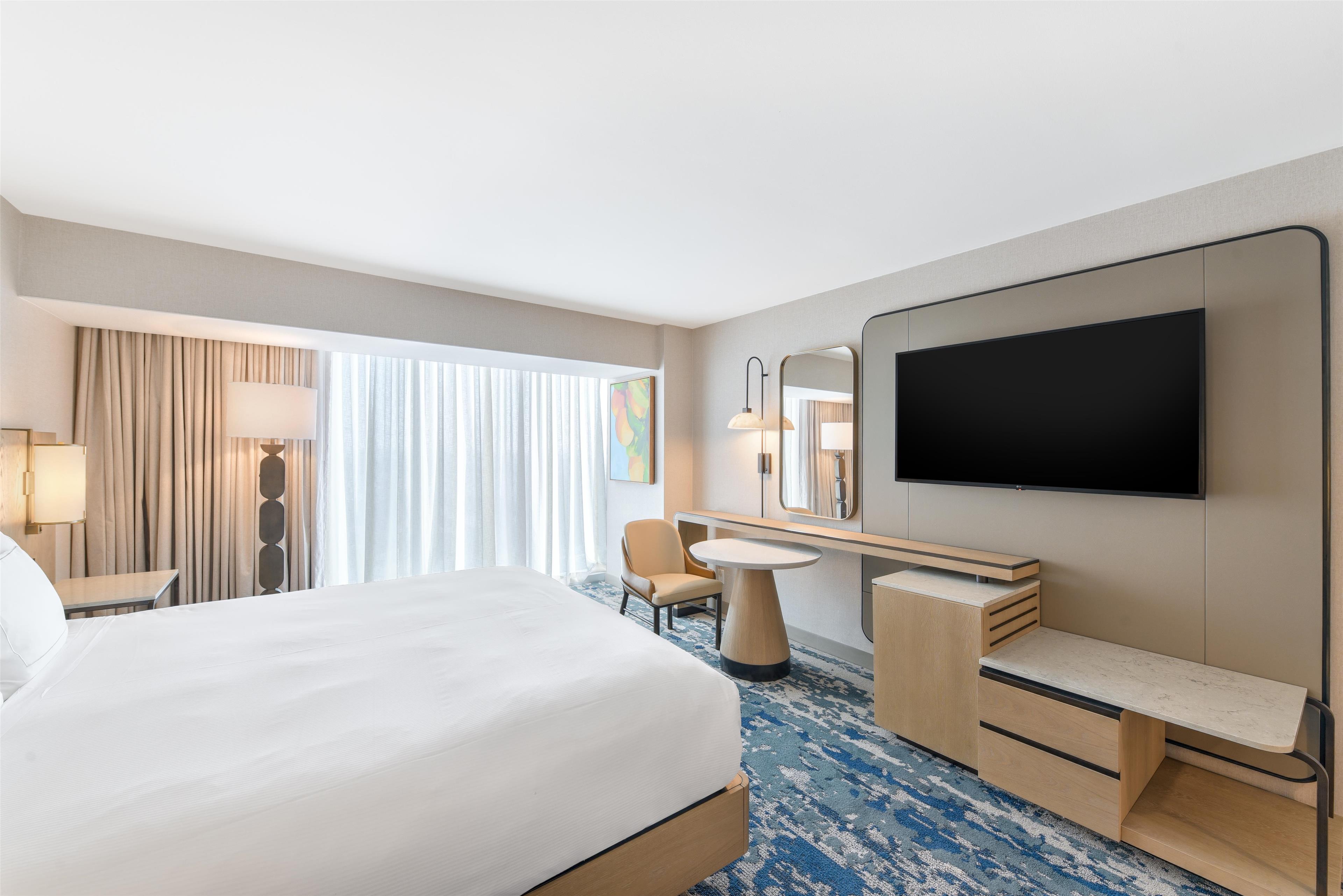 Hilton Anaheim - Tap to explore photos