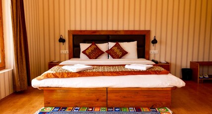Green View Hotel Room Type - Deluxe Double Room With Balcony