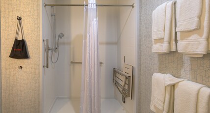 Holiday Inn Express & Suites TULSA MIDTOWN Room Type - 2 Queen Suite Comm Access Roll Shower