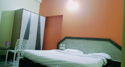 D 2 Holiday Inn Room Type - Deluxe AC Bed Room