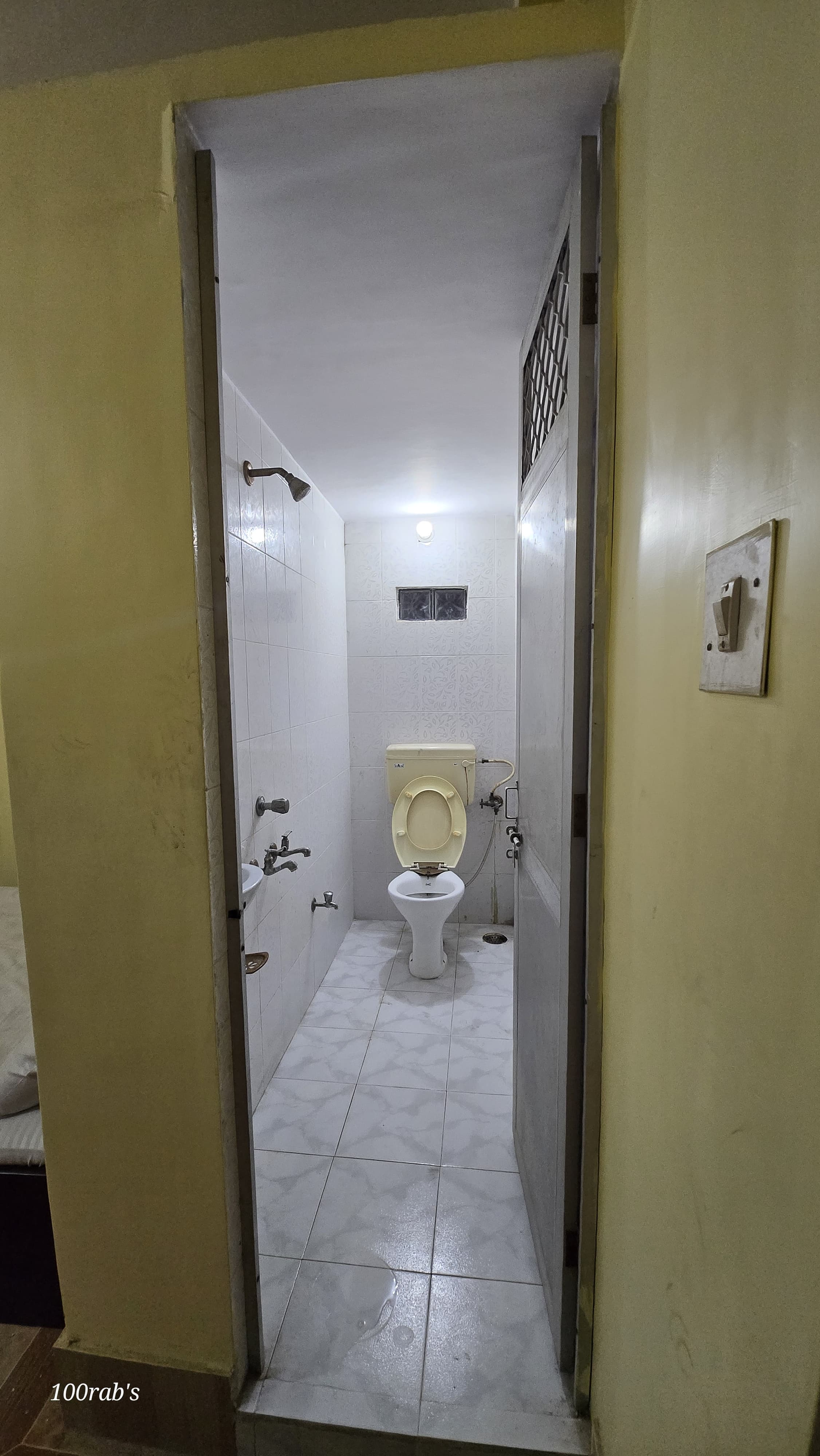 Ballia Guest House - Tap to explore photos