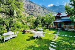 Boho Grove Cafe and Stay