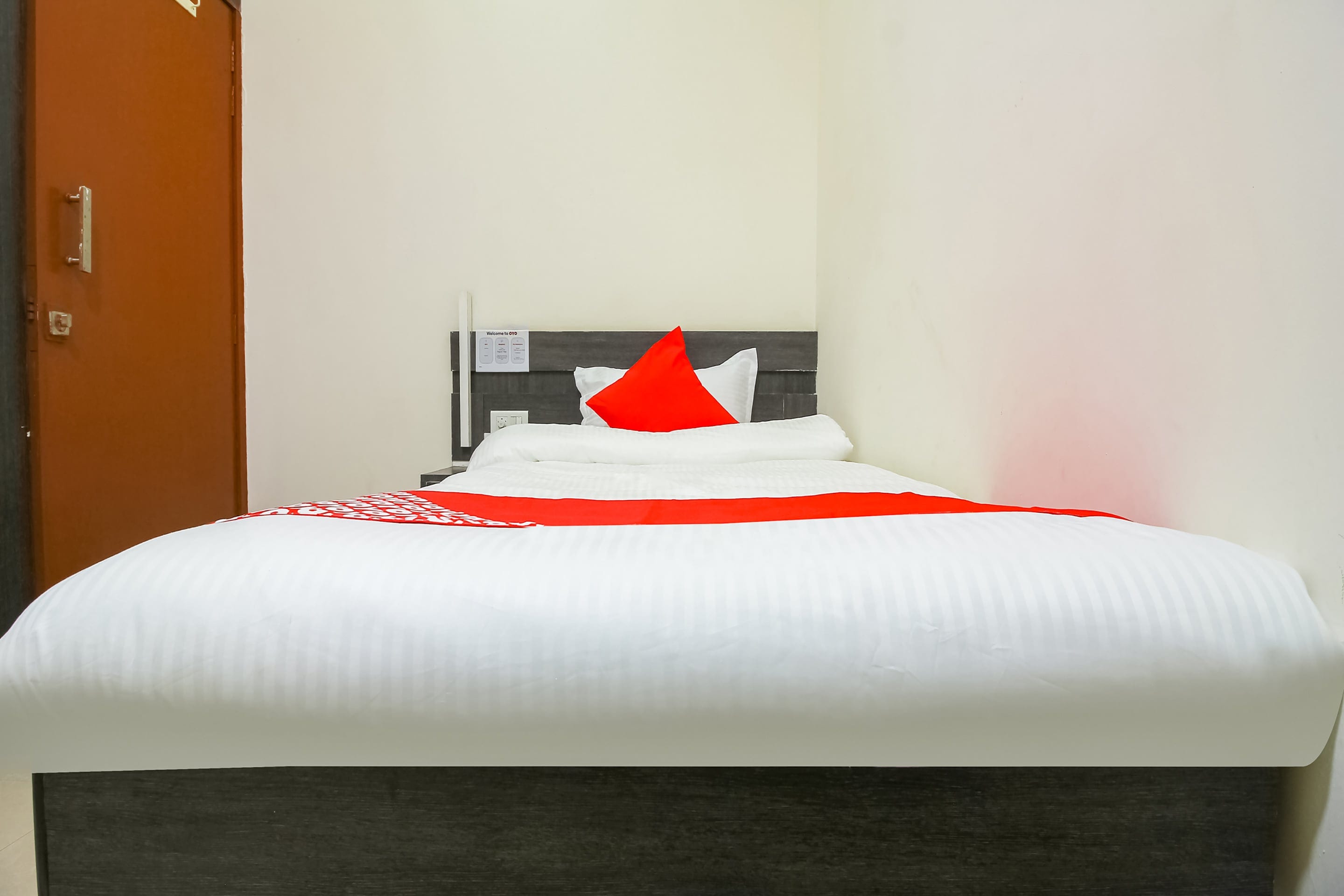 Hotel O Unique Inn - Tap to explore photos