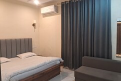 Hotel Saffron Leaf