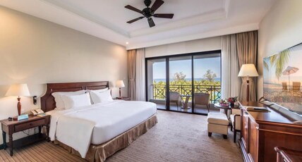 Vinpearl Resort and Spa Phu Quoc Room Type - Deluxe King Room with Ocean View Vinpearl Resort and Spa Phu Quoc Room Type - Deluxe King Room with Ocean View