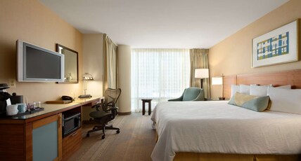 Hilton Garden Inn Baltimore Inner Harbor Room Type - 1 KING ACC RM W BATHTUB