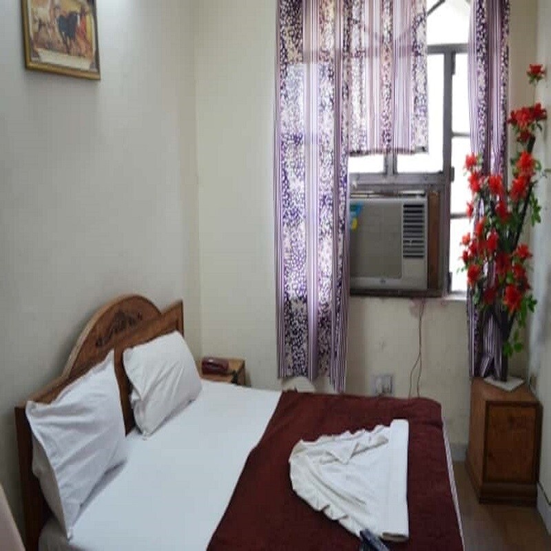 New Diamond Hotel - Tap to explore photos