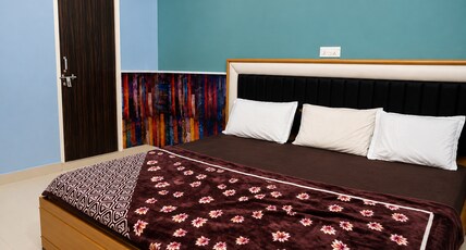 Ram Paying Guest House Room Type - Deluxe Room 