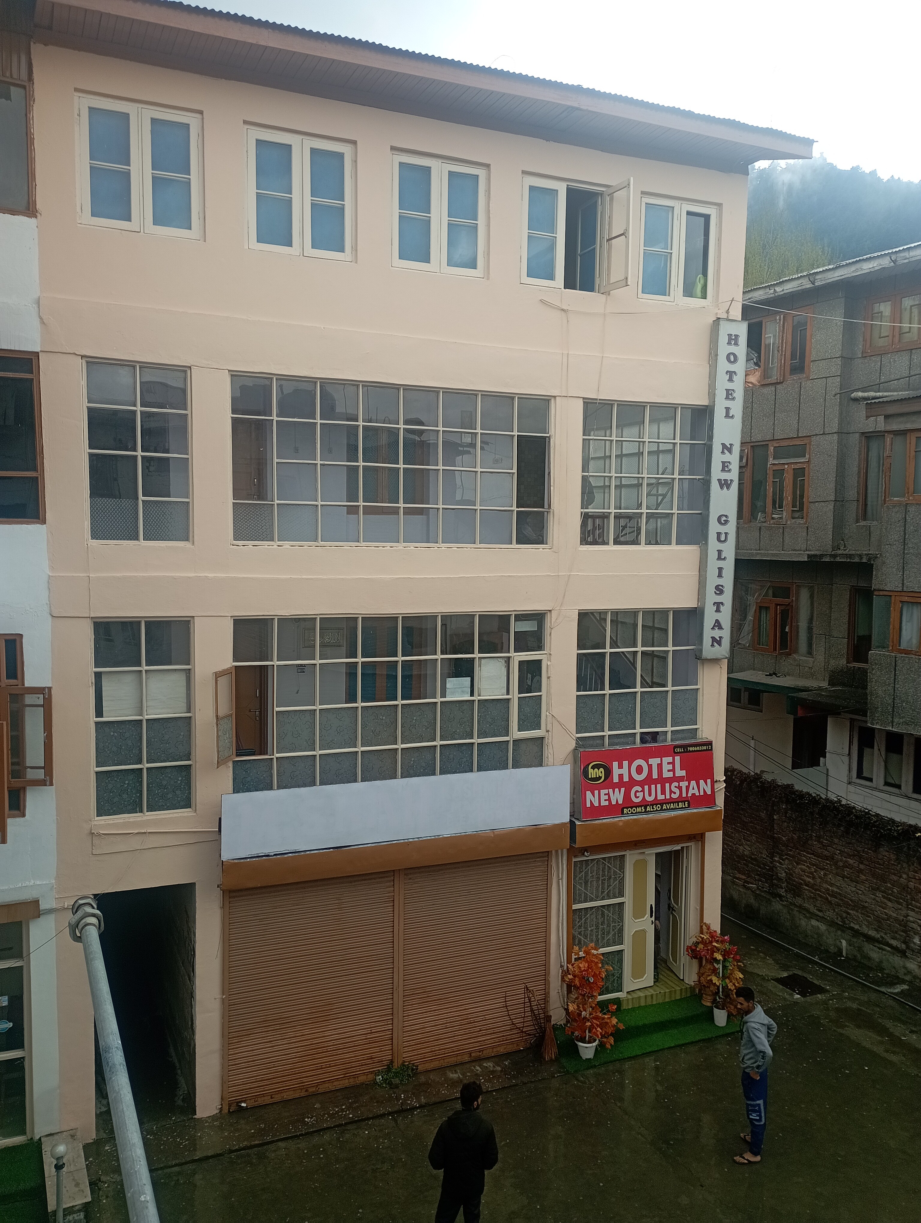 Hotel New Gulistan - Tap to explore photos