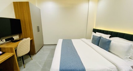 Hotel The Grey Circle vijay nagar Room Type - Deluxe Room