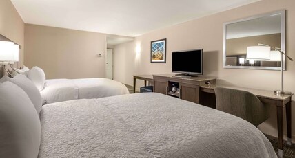 Hampton Inn & Suites Chapel Hill/Durham Room Type - 2 QUEENS W FRIDGE NOSMOK