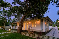 Ashtamudi Luxe Villa by VOYE HOMES
