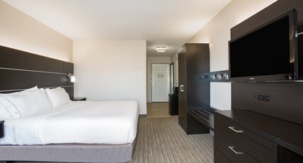 Holiday Inn Express Hotel & Suites Fort Collins Room Type - 1 King Bed Standard Mobil Access Tub